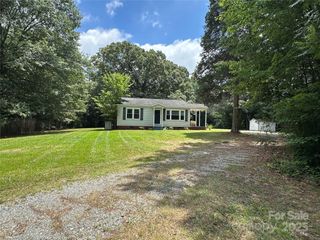 810 Mt Holly Huntersville Road, Charlotte, NC 28214