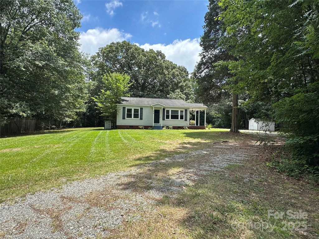810 Mt Holly Huntersville Road, Charlotte, NC 28214