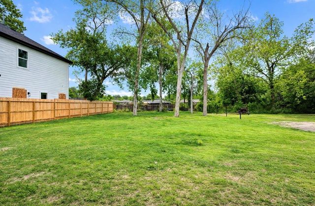 5125 Larkspur Street, Houston, TX 77033