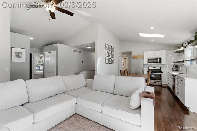 5809 Spears Road, Pinckney, MI 48169