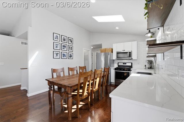 5809 Spears Road, Pinckney, MI 48169