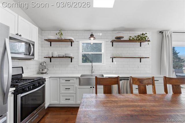 5809 Spears Road, Pinckney, MI 48169