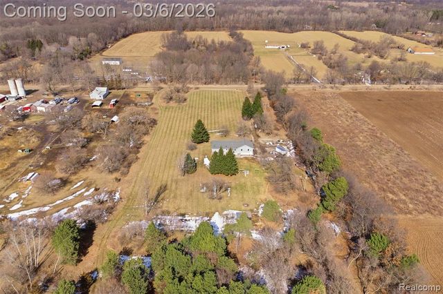 5809 Spears Road, Pinckney, MI 48169