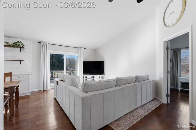 5809 Spears Road, Pinckney, MI 48169