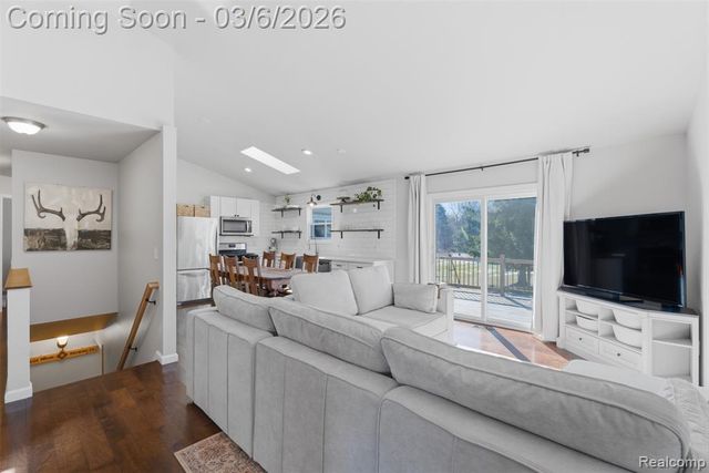 5809 Spears Road, Pinckney, MI 48169