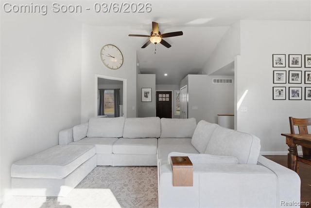 5809 Spears Road, Pinckney, MI 48169