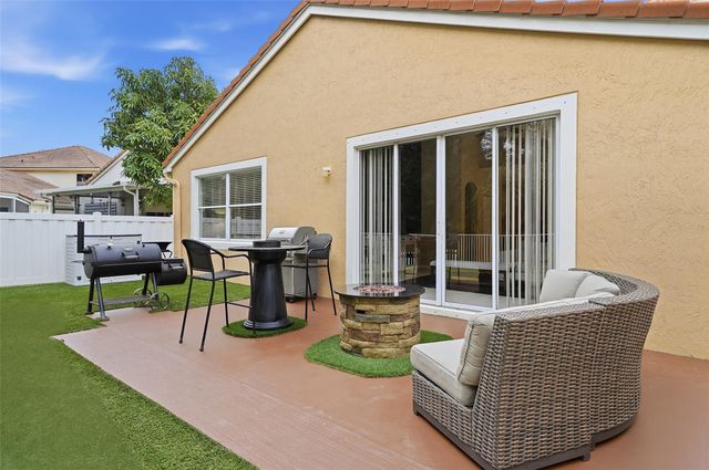 21215 Via Ventura, Boca Raton, FL 33433