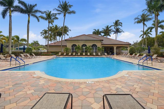 21215 Via Ventura, Boca Raton, FL 33433