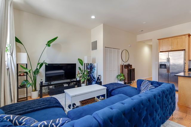 3511 S Halsted Street, Chicago, IL 60609