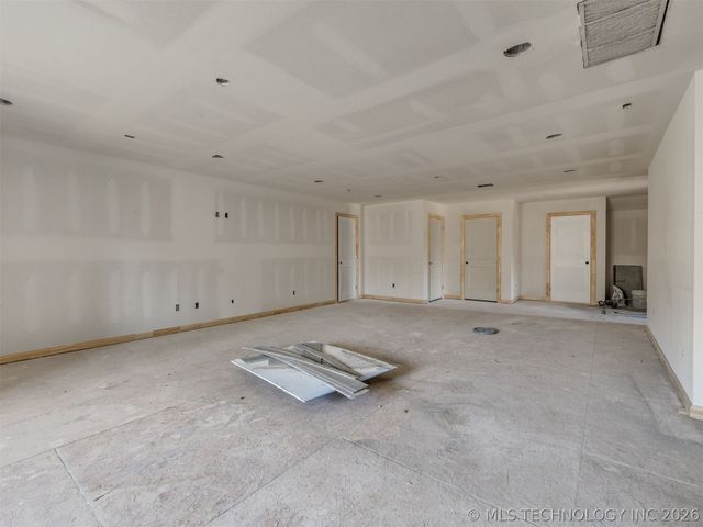 10775 S Sheridan Road, Tulsa, OK 74133