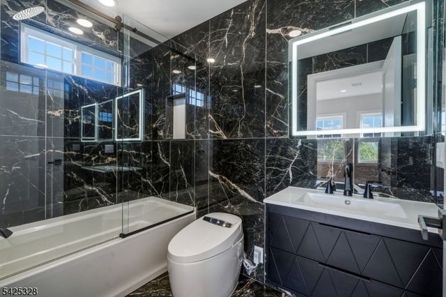 307 Schepis Ave, Saddle Brook Twp., NJ 07663