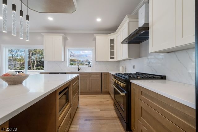 307 Schepis Ave, Saddle Brook Twp., NJ 07663