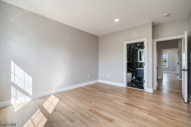 307 Schepis Ave, Saddle Brook Twp., NJ 07663