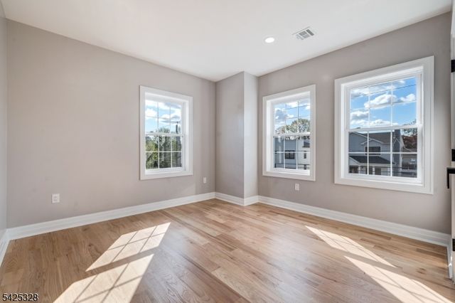 307 Schepis Ave, Saddle Brook Twp., NJ 07663