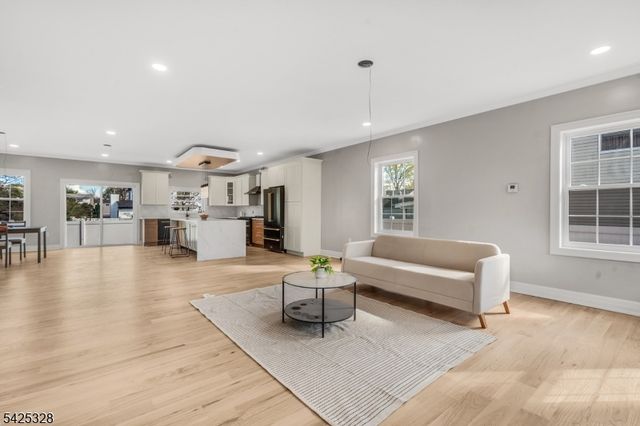 307 Schepis Ave, Saddle Brook Twp., NJ 07663