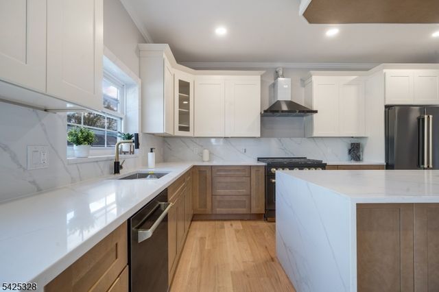 307 Schepis Ave, Saddle Brook Twp., NJ 07663