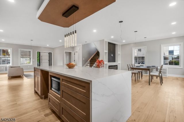 307 Schepis Ave, Saddle Brook Twp., NJ 07663