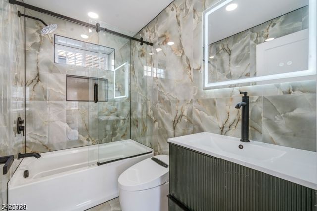 307 Schepis Ave, Saddle Brook Twp., NJ 07663