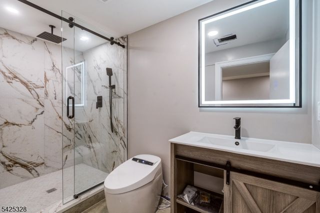 307 Schepis Ave, Saddle Brook Twp., NJ 07663