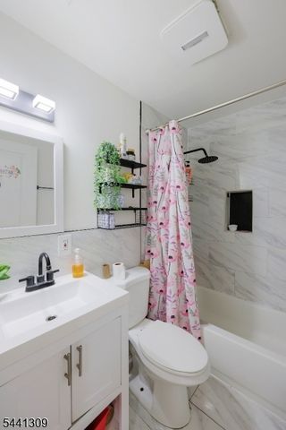 617 Court St, Elizabeth City, NJ 07206