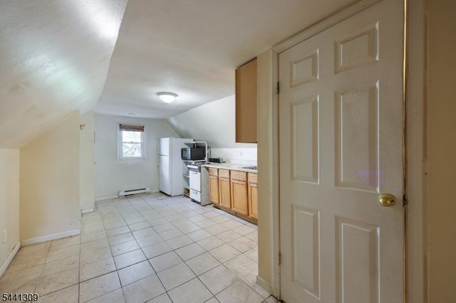 617 Court St, Elizabeth City, NJ 07206