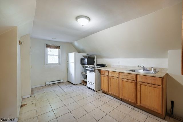 617 Court St, Elizabeth City, NJ 07206
