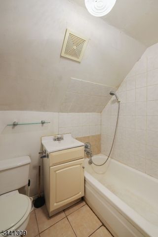 617 Court St, Elizabeth City, NJ 07206