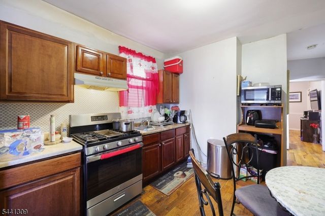 617 Court St, Elizabeth City, NJ 07206