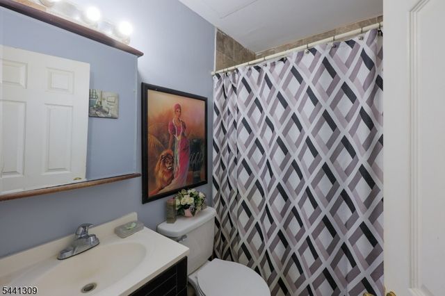 617 Court St, Elizabeth City, NJ 07206