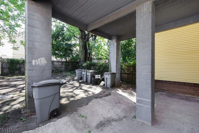 617 Court St, Elizabeth City, NJ 07206