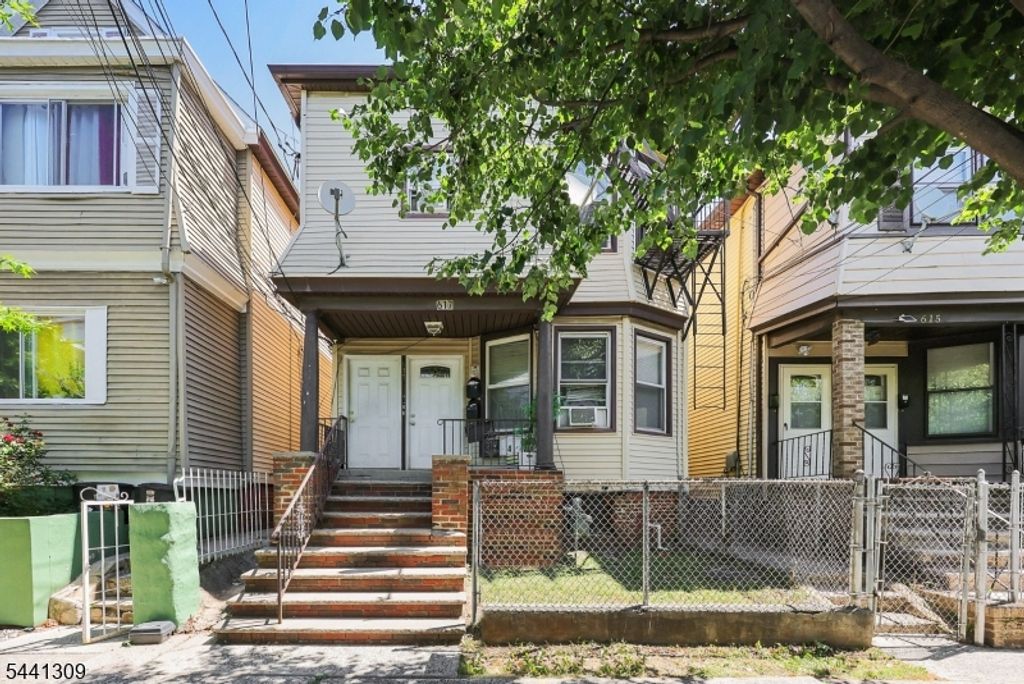 617 Court St, Elizabeth City, NJ 07206