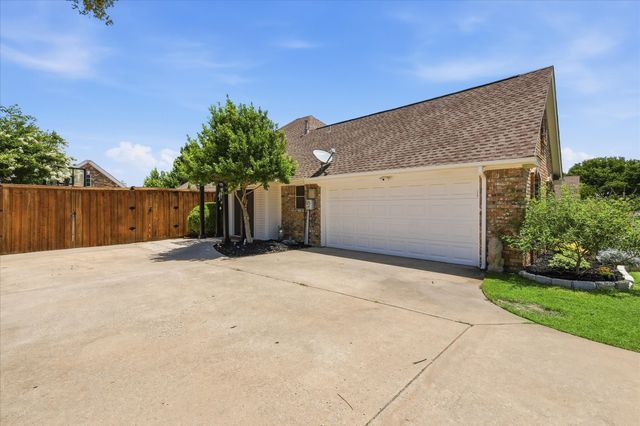 121 Honeysuckle Drive, Justin, TX 76247