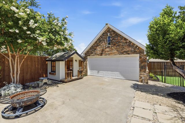 121 Honeysuckle Drive, Justin, TX 76247