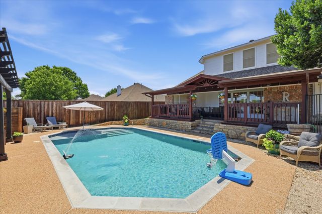 121 Honeysuckle Drive, Justin, TX 76247
