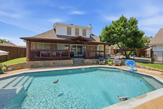 121 Honeysuckle Drive, Justin, TX 76247