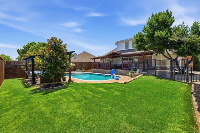121 Honeysuckle Drive, Justin, TX 76247