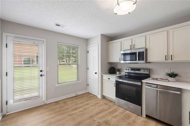3063 Broadleaf Trail, Fairburn, GA 30213