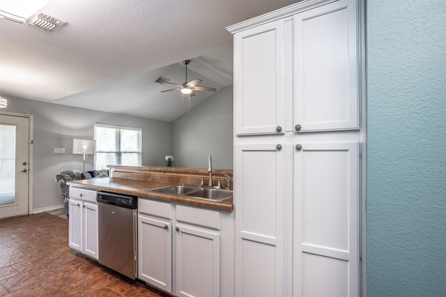 602 N Jordan Street, Whitesboro, TX 76273