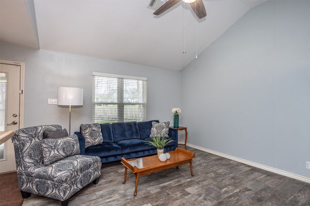 602 N Jordan Street, Whitesboro, TX 76273