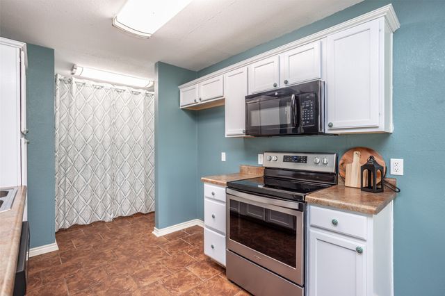 602 N Jordan Street, Whitesboro, TX 76273