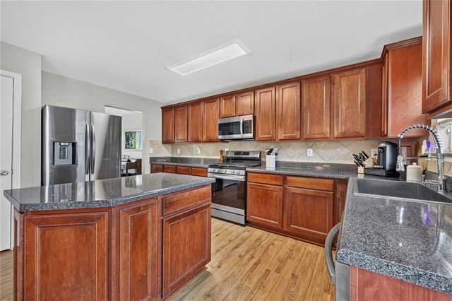 129 Hidden Lake Circle, Canton, GA 30114
