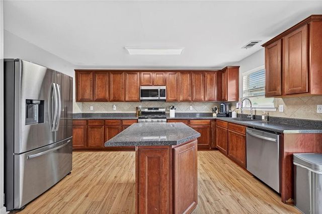129 Hidden Lake Circle, Canton, GA 30114