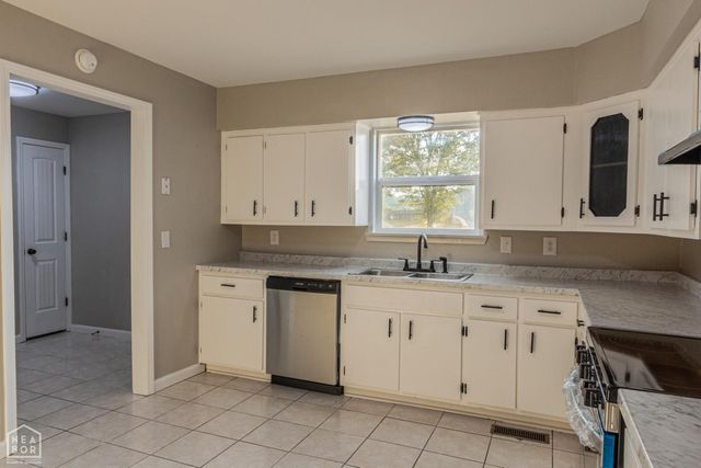 601 N Center Hill Road, Paragould, AR 72450