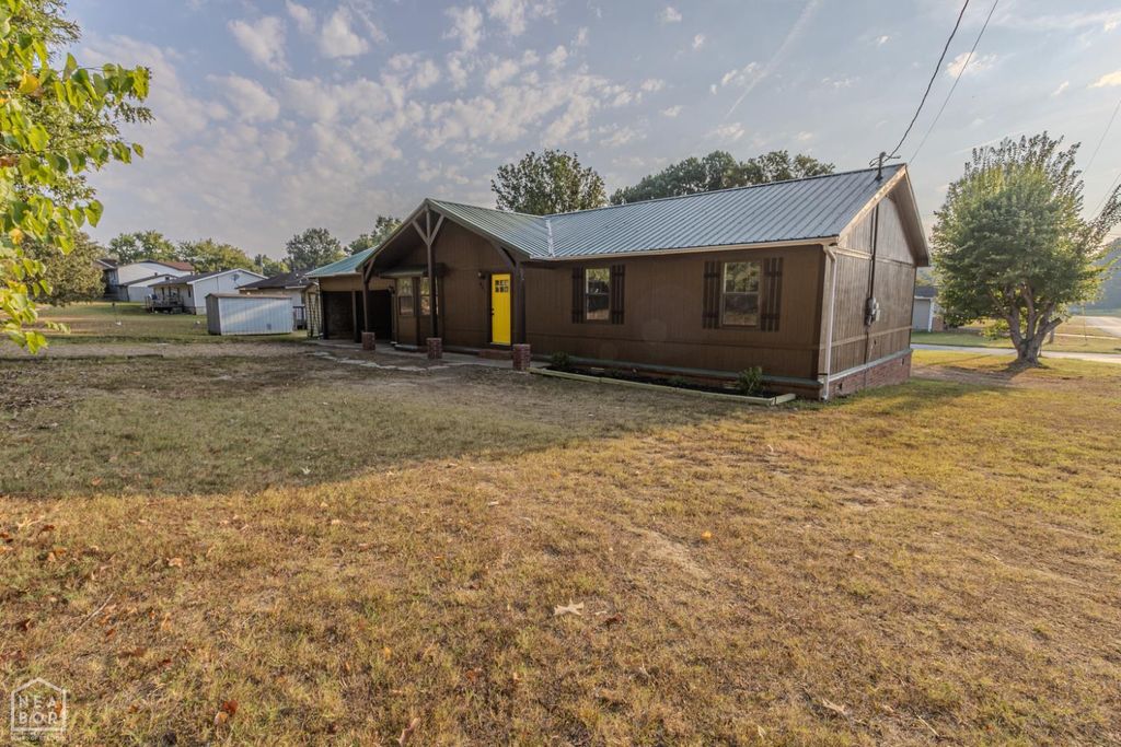 601 N Center Hill Road, Paragould, AR 72450