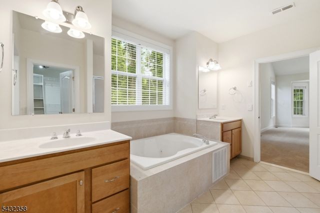 8 Fields Way, Mount Olive Twp., NJ 07828