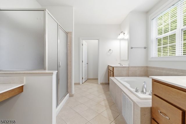 8 Fields Way, Mount Olive Twp., NJ 07828