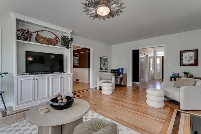 1701 S HILLCREST DRIVE, Appleton, WI 54914