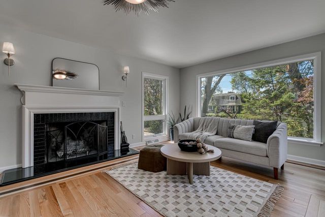 1701 S HILLCREST DRIVE, Appleton, WI 54914