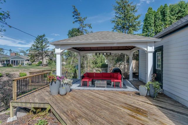 1701 S HILLCREST DRIVE, Appleton, WI 54914