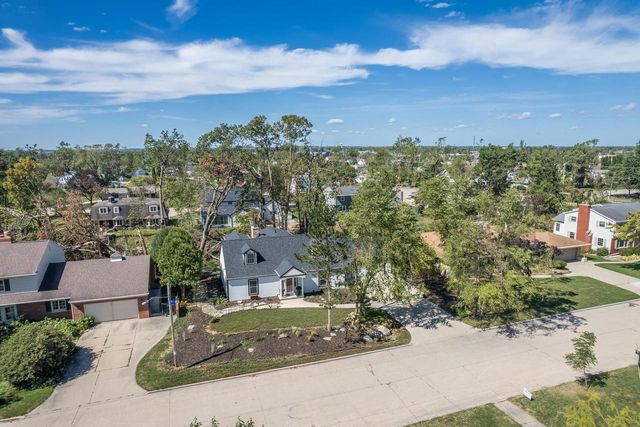 1701 S HILLCREST DRIVE, Appleton, WI 54914
